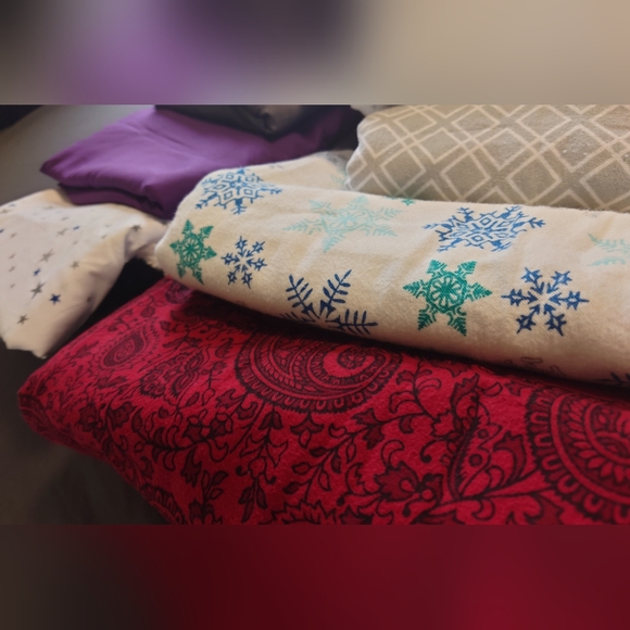 TwinSize Flat Sheet BNDL, 9 flat sheets! Washed but not used, perfect CONDITION - Picture 4 of 5